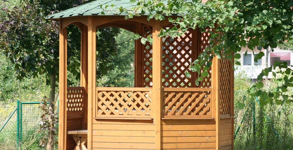 Holzpavillon